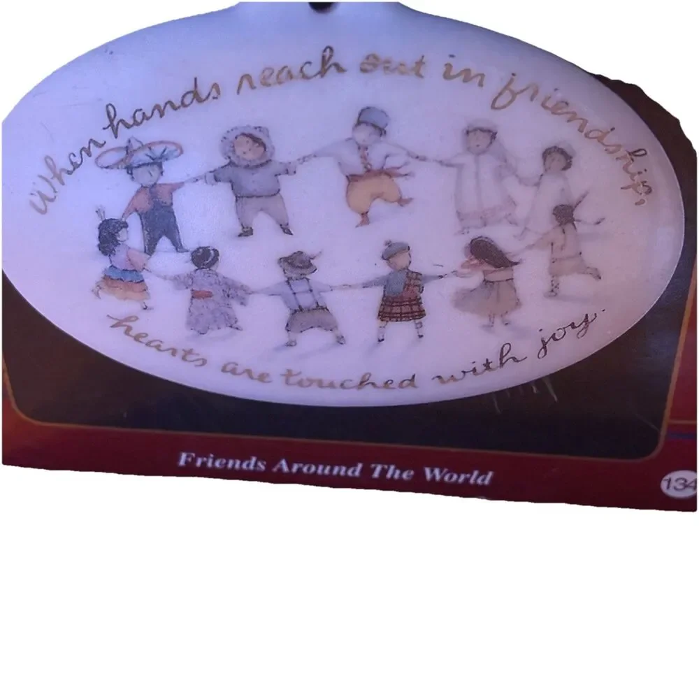 CARLTON CARDS CHRISTMAS ORNAMENT HEIRLOOM COLLECTION FRIENDS AROUND THE WORLD
